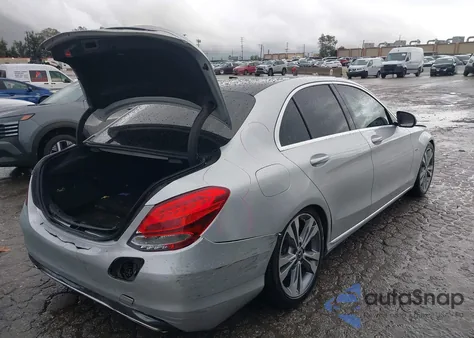 2017 Mercedes-Benz C 350E из США, поврежденный, VIN 55SWF4HB3HU218824